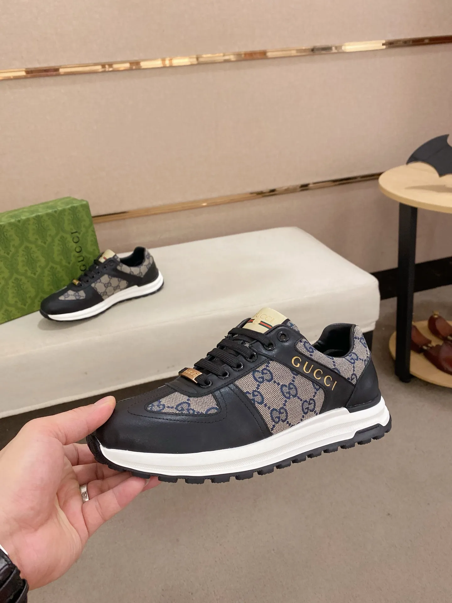 Men's clothing and shoes💰 400💰🇮🇹🇮🇹GUCCI (Gucci) top 🔍🔍 new models are on sale at the same time, the upper 🇮🇹 is imported Italian first-layer cowhide, the lining is fully imported sheepskin 💪💪, completely 1⃣️compared 1⃣️Reproduction🇮🇹💪💪, ⚠Sole: The original sole is specially provided by the original factory, the exclusive movable molded sole is super comfortable, ⚠Original factory follow-up goods, 🔍🔍high quality, you can enter and leave the counter at will, welcome to compare⚠. Code number: 38-44 (45 is custom-made and cannot be returned or exchanged)